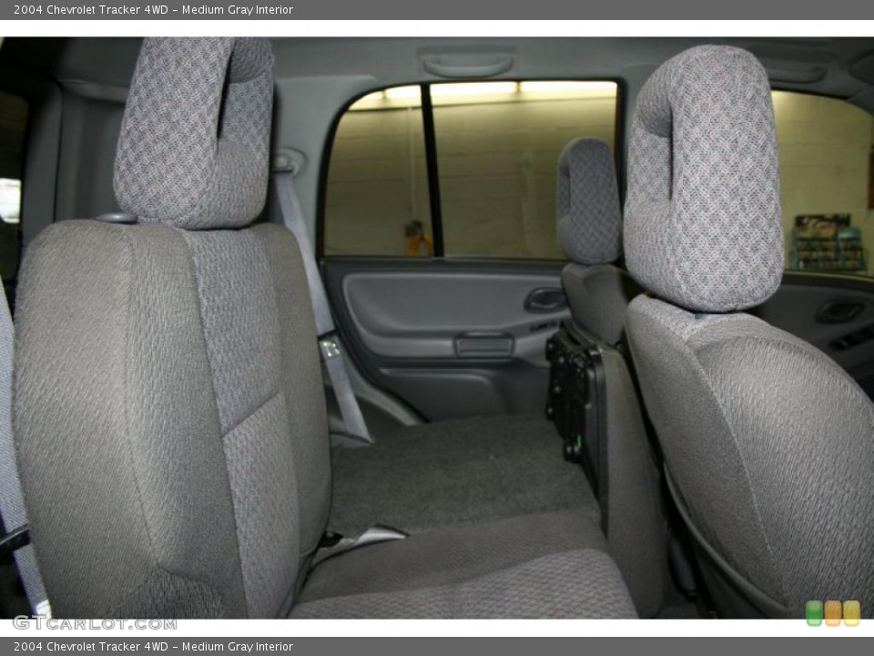 Medium Gray Interior Photo for the 2004 Chevrolet Tracker 4WD #39314041