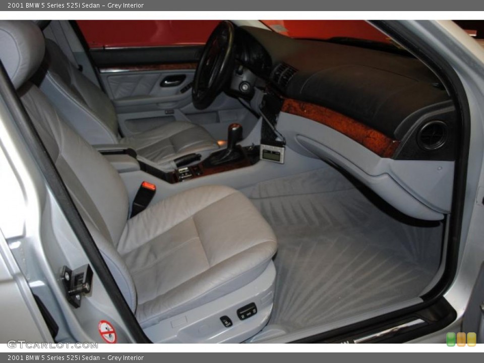 Grey Interior Photo for the 2001 BMW 5 Series 525i Sedan #39315005