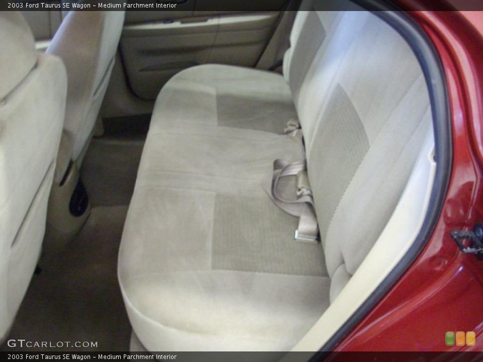 Medium Parchment Interior Photo for the 2003 Ford Taurus SE Wagon #39315069