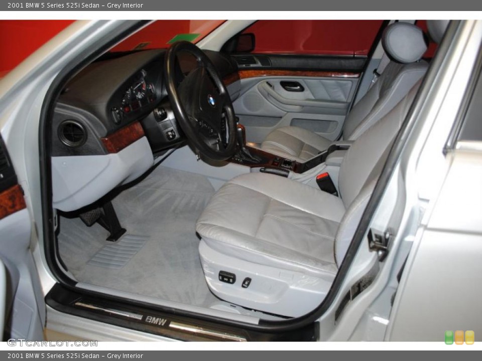 Grey Interior Photo for the 2001 BMW 5 Series 525i Sedan #39315185