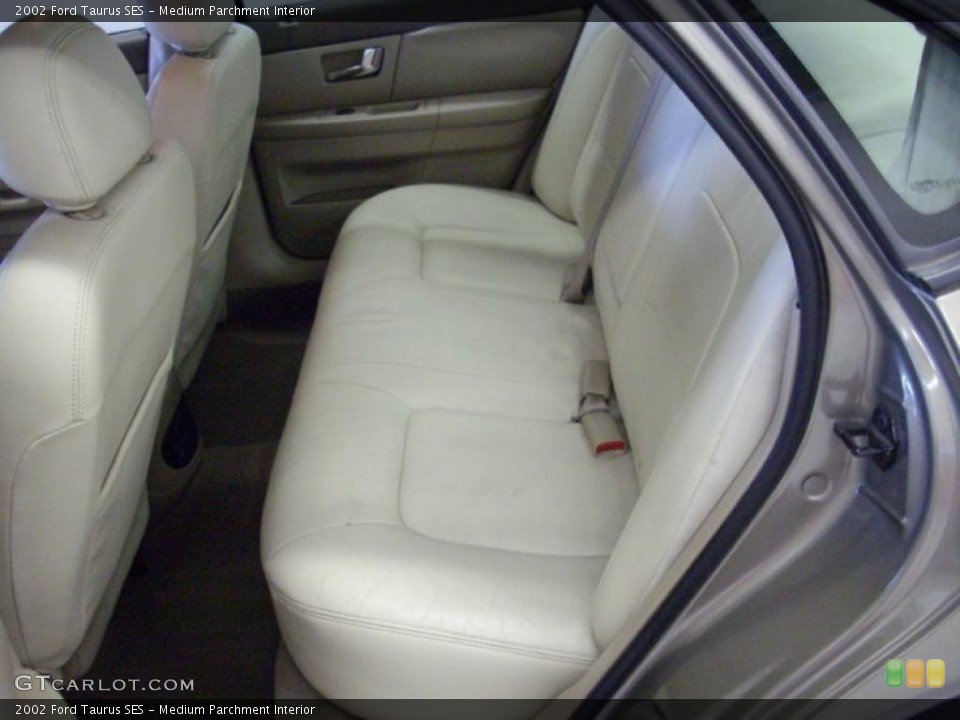 Medium Parchment Interior Photo for the 2002 Ford Taurus SES #39315213