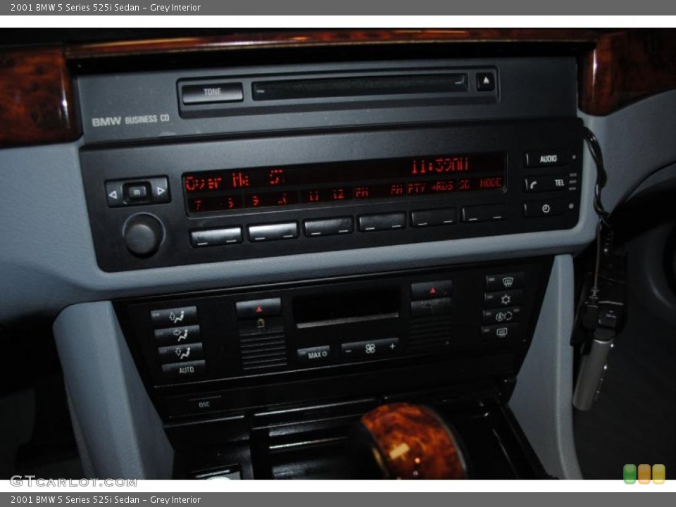 Grey Interior Controls for the 2001 BMW 5 Series 525i Sedan #39315245