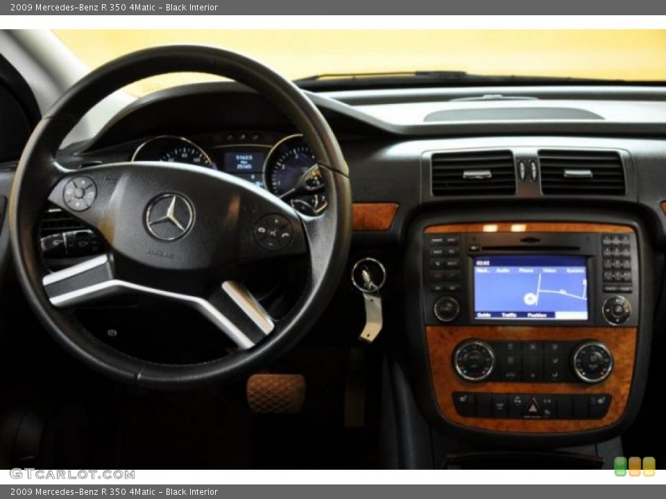Black Interior Dashboard for the 2009 Mercedes-Benz R 350 4Matic #39317765