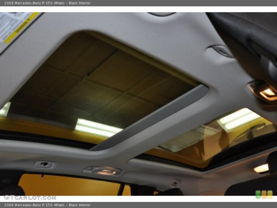 Black Interior Sunroof for the 2009 Mercedes-Benz R 350 4Matic #39317849