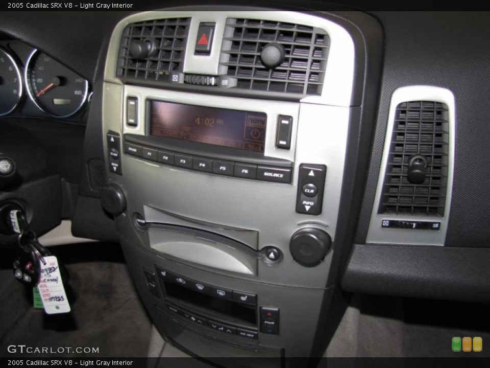 Light Gray Interior Controls for the 2005 Cadillac SRX V8 #39320169