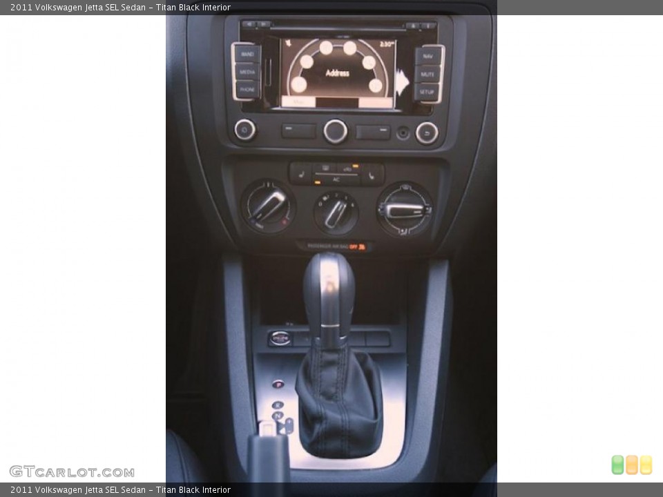 Titan Black Interior Controls for the 2011 Volkswagen Jetta SEL Sedan #39321433