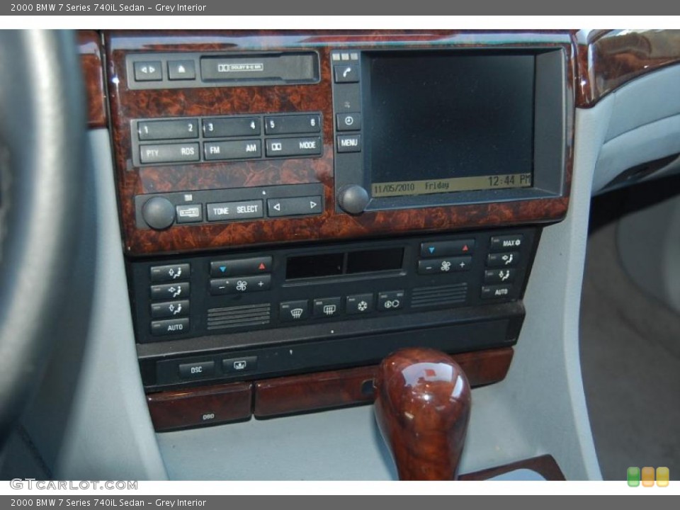 Grey Interior Controls for the 2000 BMW 7 Series 740iL Sedan #39327046