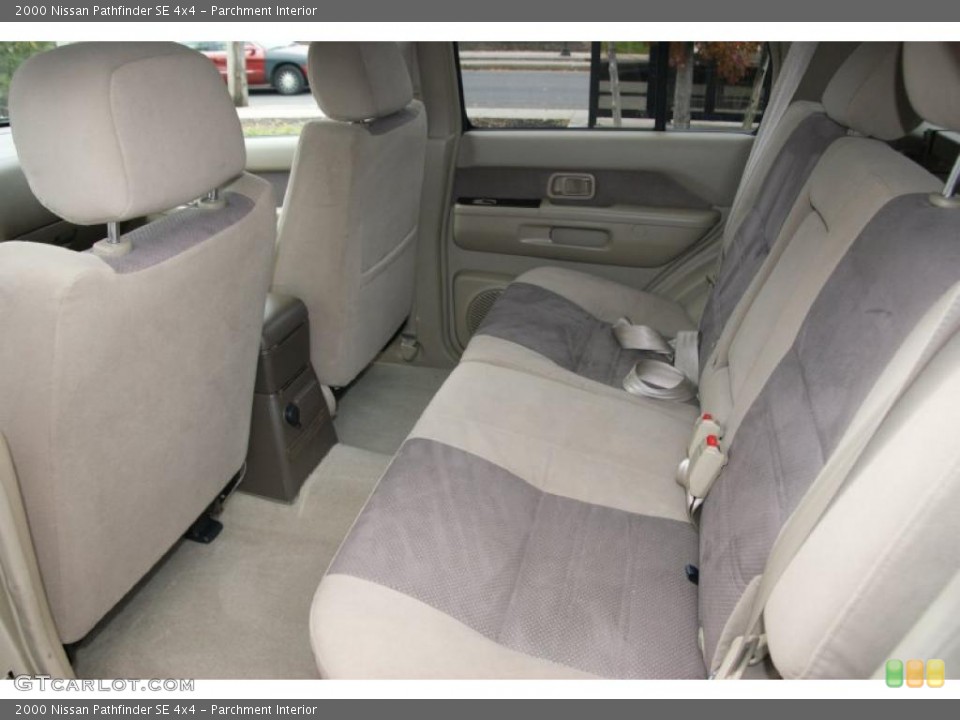 Parchment Interior Photo for the 2000 Nissan Pathfinder SE 4x4 #39329672