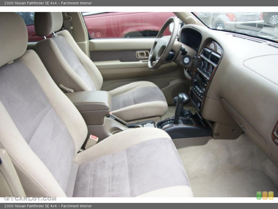 Parchment Interior Photo for the 2000 Nissan Pathfinder SE 4x4 #39329748