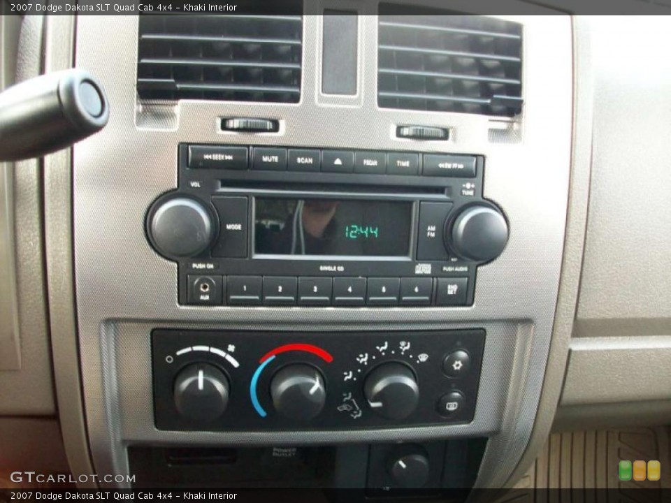 Khaki Interior Controls for the 2007 Dodge Dakota SLT Quad Cab 4x4 #39330992