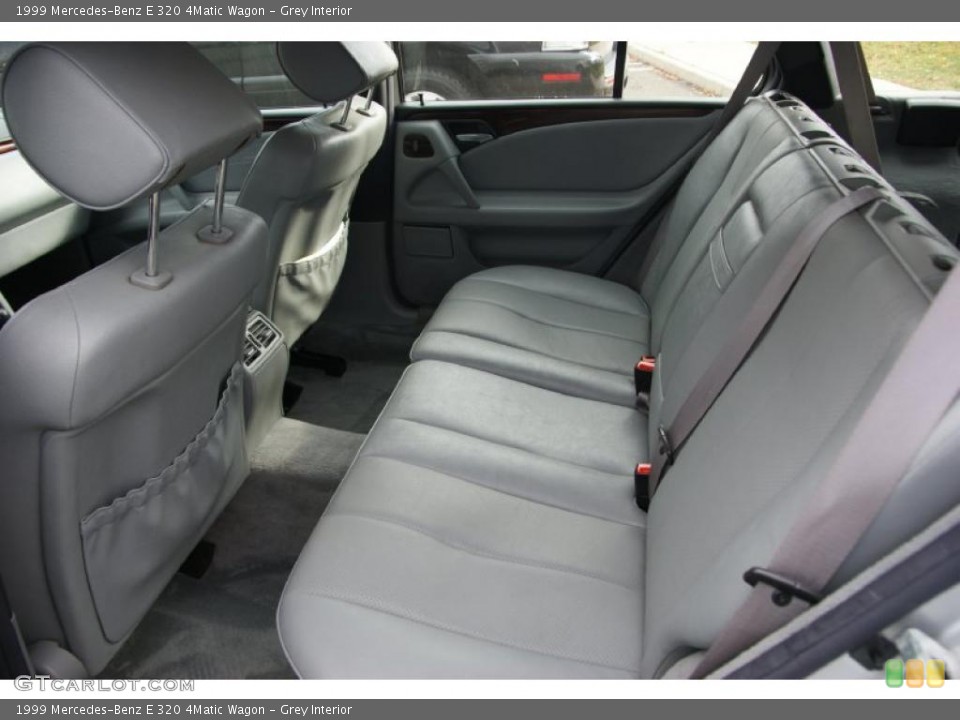 Grey Interior Photo for the 1999 Mercedes-Benz E 320 4Matic Wagon #39331064