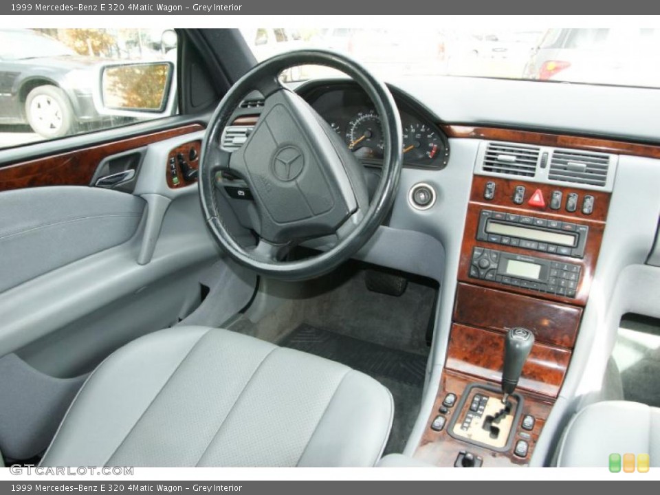 Grey Interior Photo for the 1999 Mercedes-Benz E 320 4Matic Wagon #39331100
