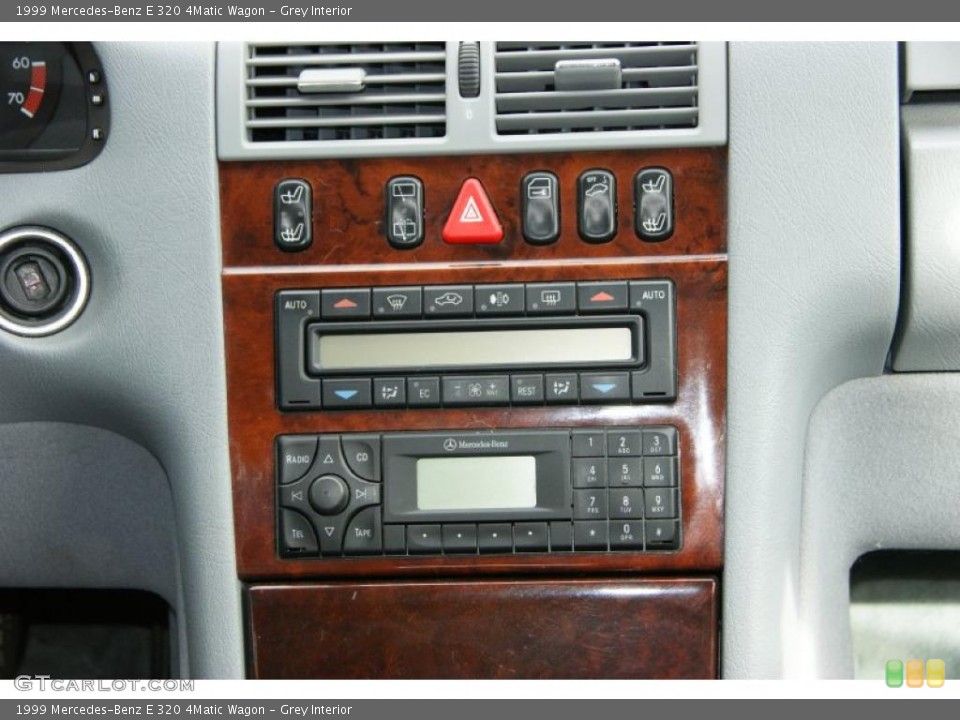 Grey Interior Controls for the 1999 Mercedes-Benz E 320 4Matic Wagon #39331136
