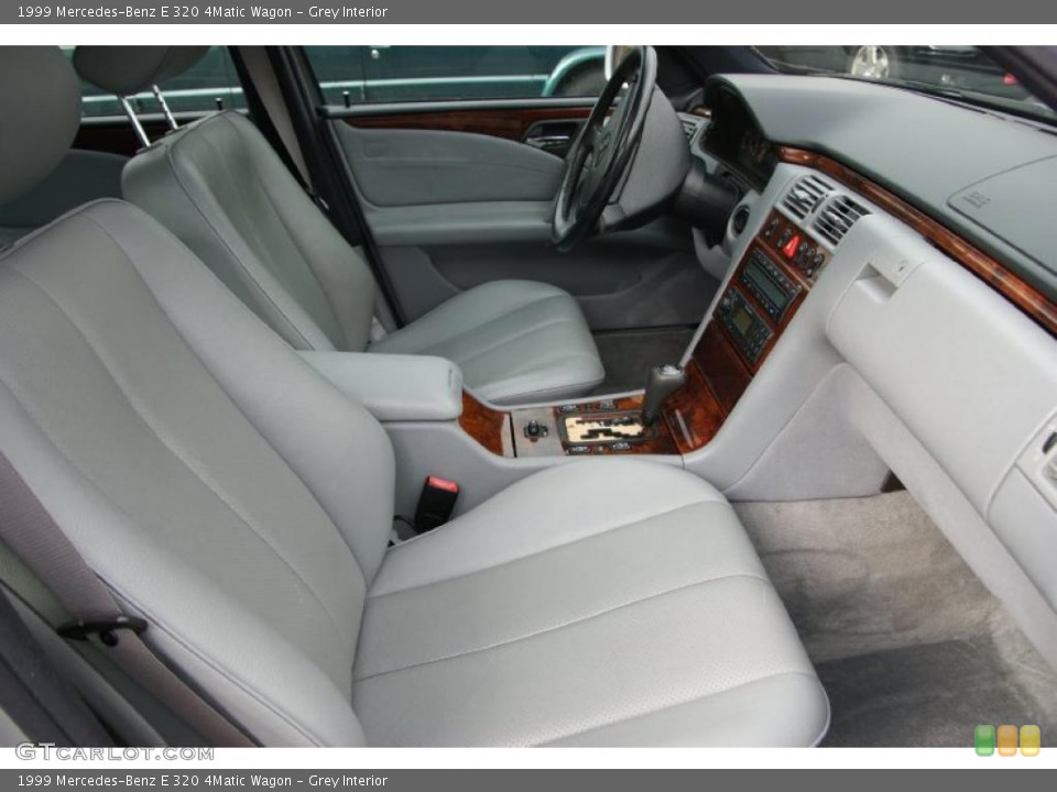 Grey Interior Photo for the 1999 Mercedes-Benz E 320 4Matic Wagon #39331164