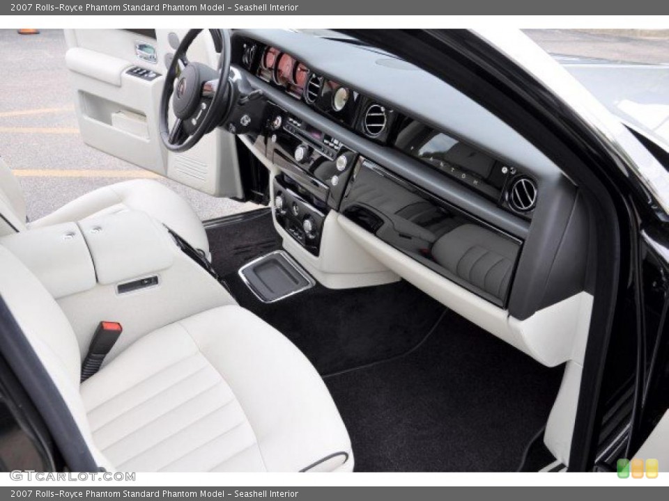 Seashell Interior Dashboard for the 2007 Rolls-Royce Phantom  #39331800