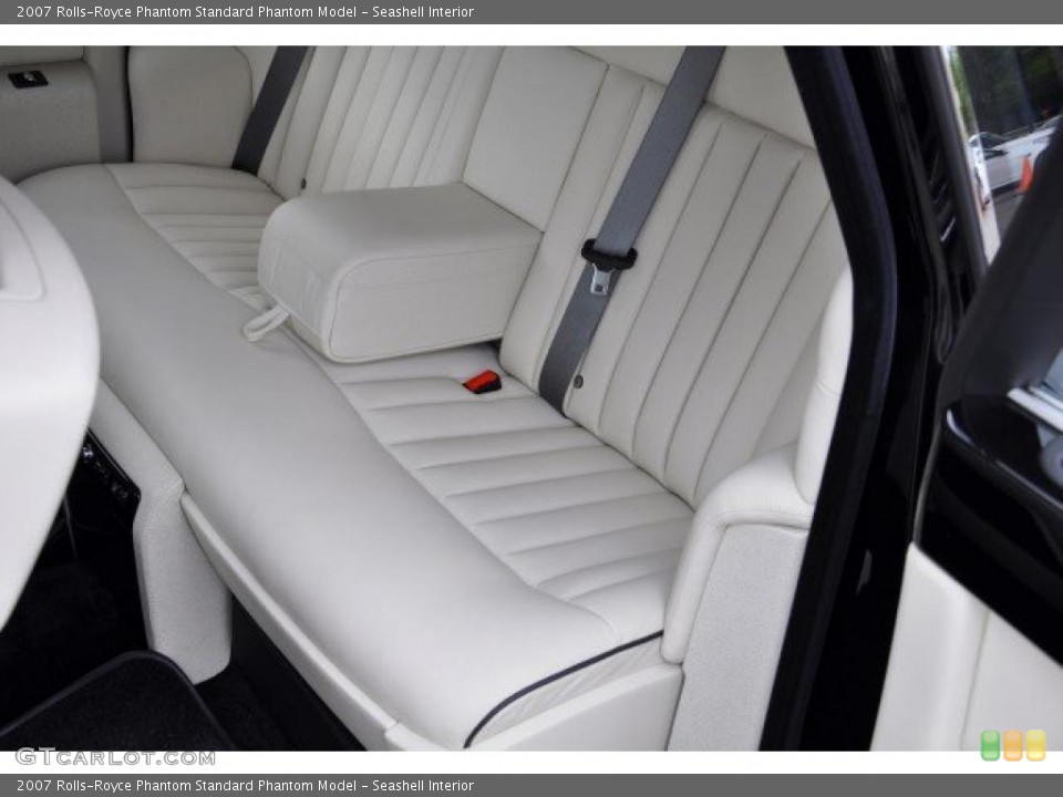 Seashell Interior Photo for the 2007 Rolls-Royce Phantom  #39331816