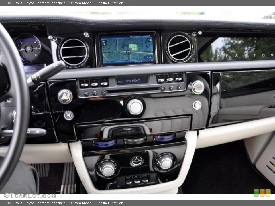 Seashell Interior Controls for the 2007 Rolls-Royce Phantom  #39331916