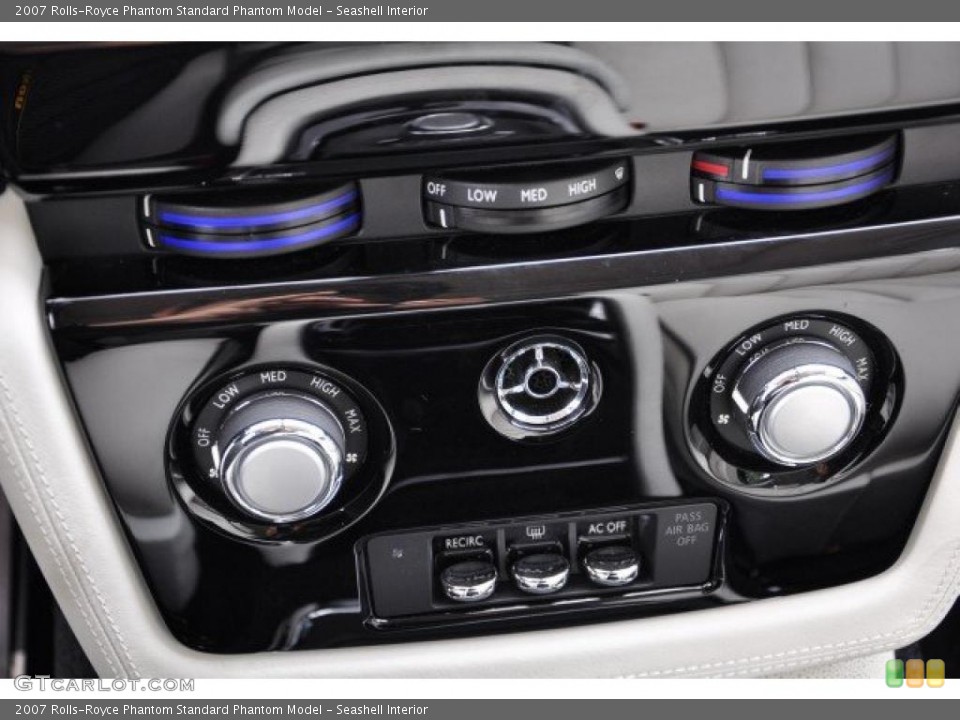 Seashell Interior Controls for the 2007 Rolls-Royce Phantom  #39331932