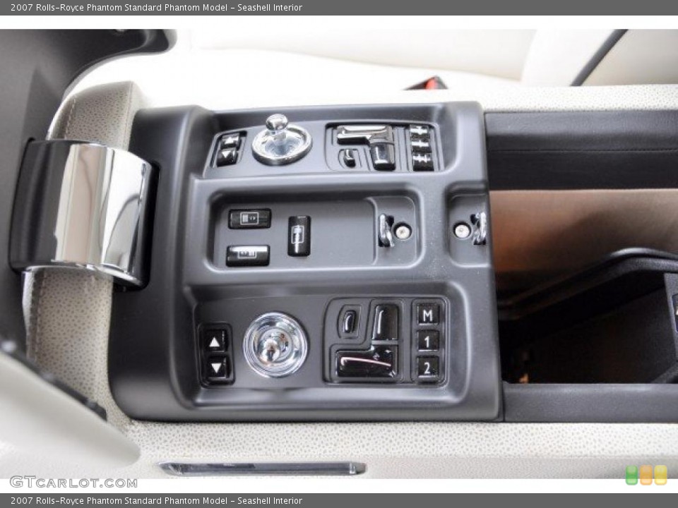 Seashell Interior Controls for the 2007 Rolls-Royce Phantom  #39331948