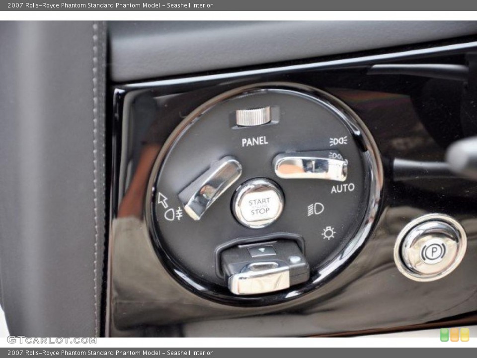Seashell Interior Controls for the 2007 Rolls-Royce Phantom  #39331960