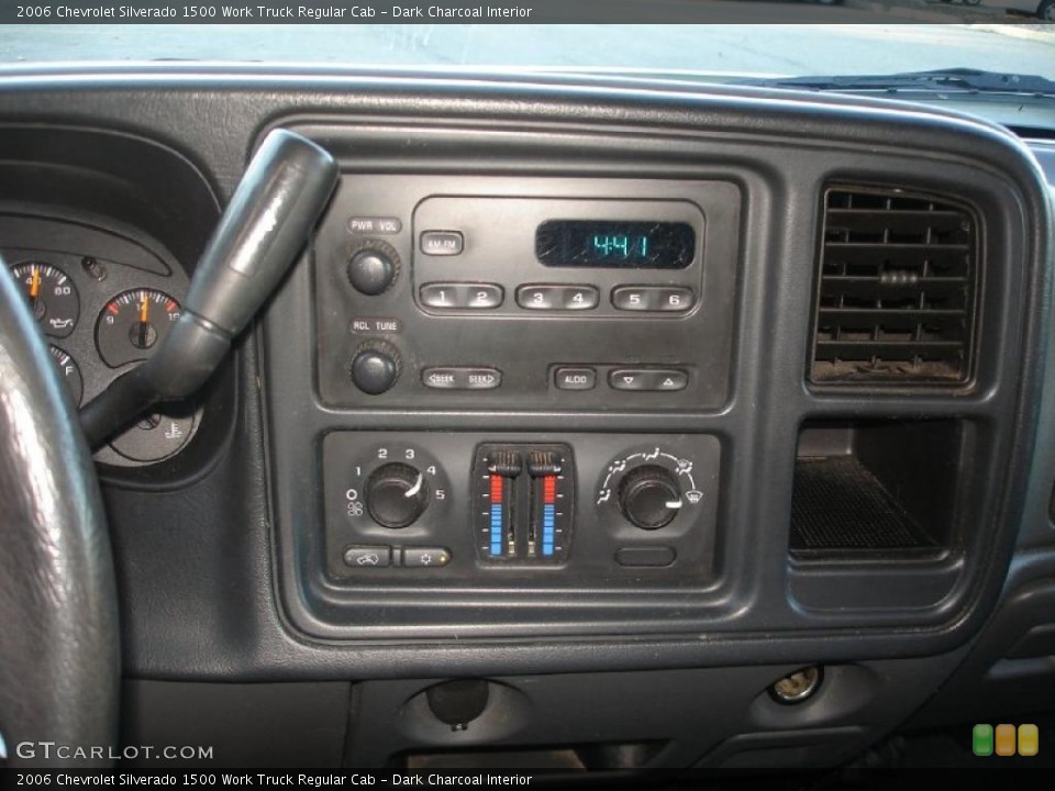 Dark Charcoal Interior Controls for the 2006 Chevrolet Silverado 1500 Work Truck Regular Cab #39332208