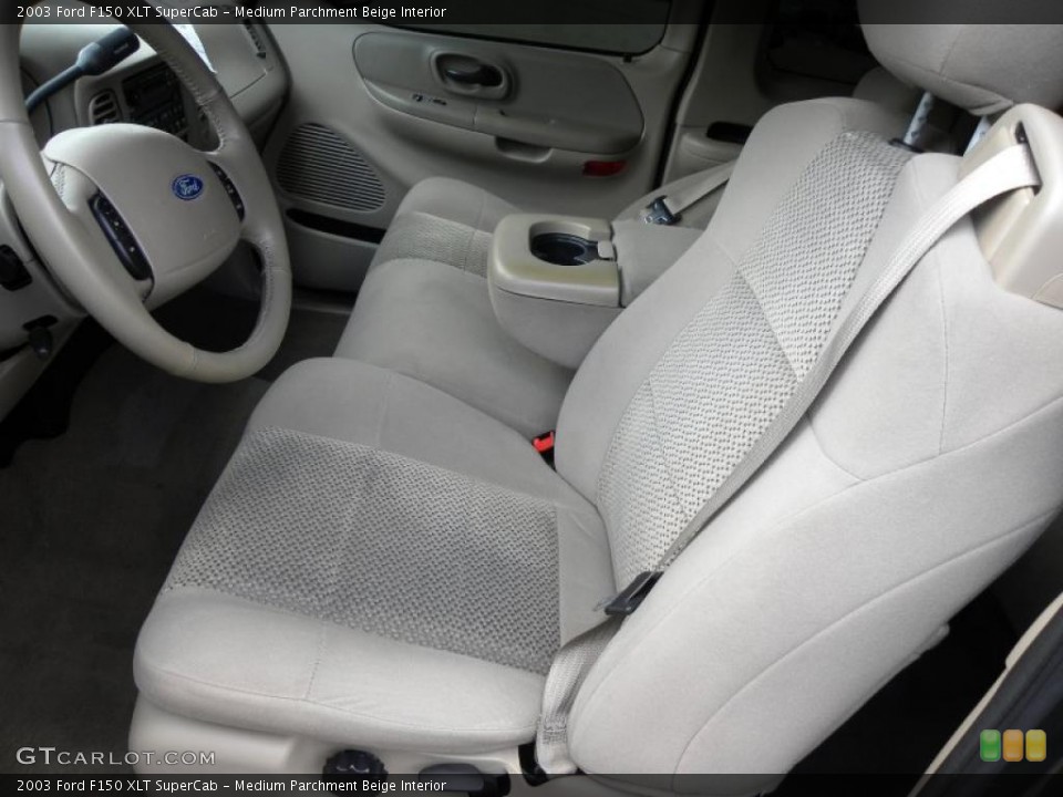 Medium Parchment Beige Interior Photo for the 2003 Ford F150 XLT SuperCab #39332976