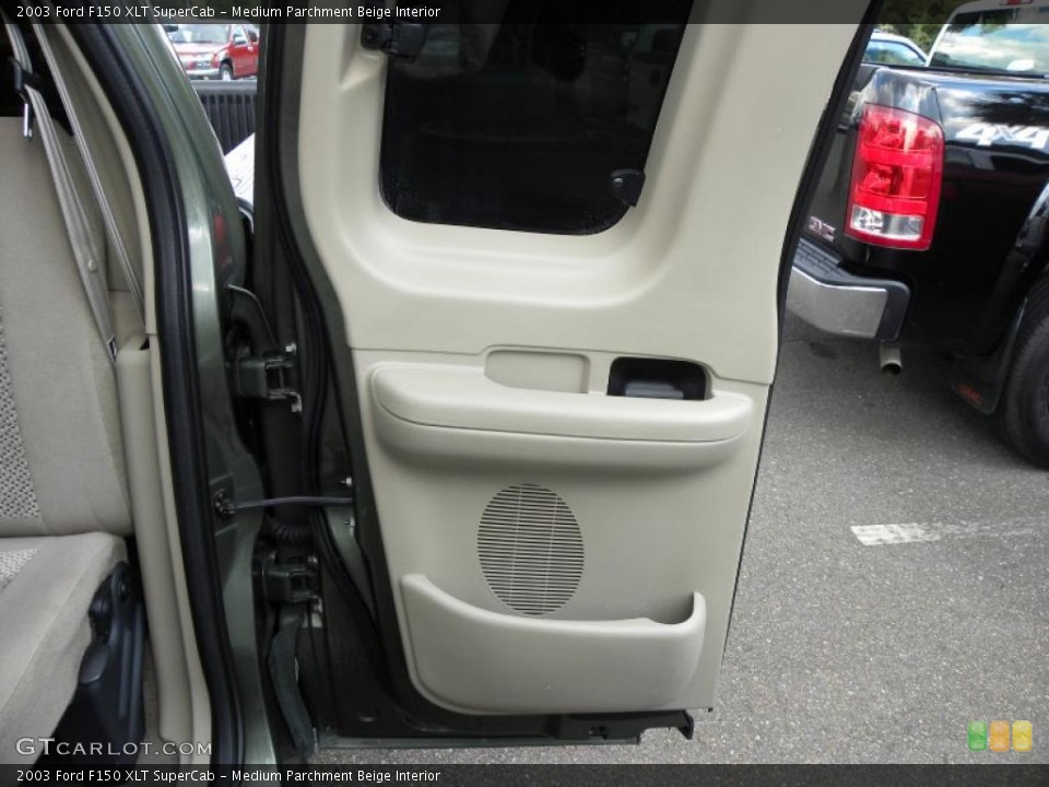 Medium Parchment Beige Interior Door Panel for the 2003 Ford F150 XLT SuperCab #39333020