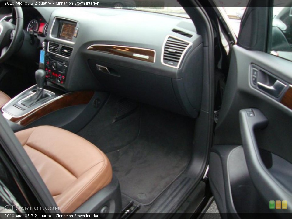 Cinnamon Brown Interior Dashboard for the 2010 Audi Q5 3.2 quattro #39333736