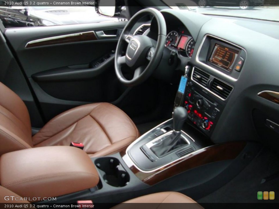 Cinnamon Brown Interior Dashboard for the 2010 Audi Q5 3.2 quattro #39333752