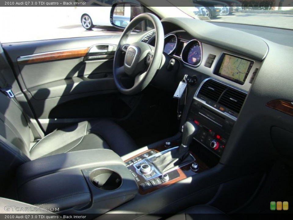 Black Interior Dashboard for the 2010 Audi Q7 3.0 TDI quattro #39334388