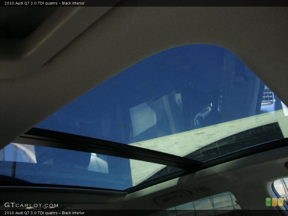 Black Interior Sunroof for the 2010 Audi Q7 3.0 TDI quattro #39334416
