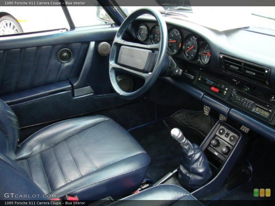 Blue Interior Dashboard for the 1986 Porsche 911 Carrera Coupe #39336684