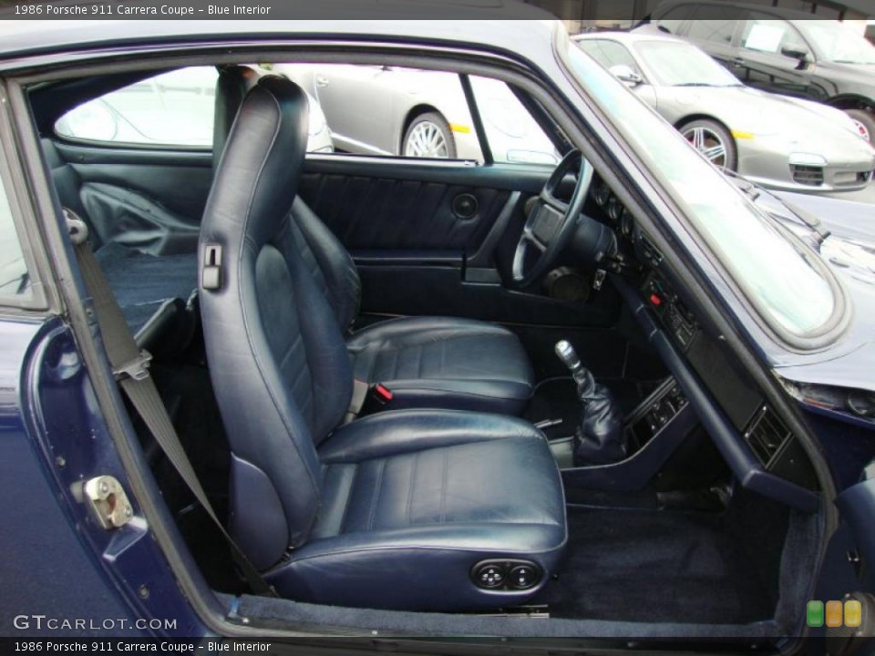 Blue Interior Photo for the 1986 Porsche 911 Carrera Coupe #39336700