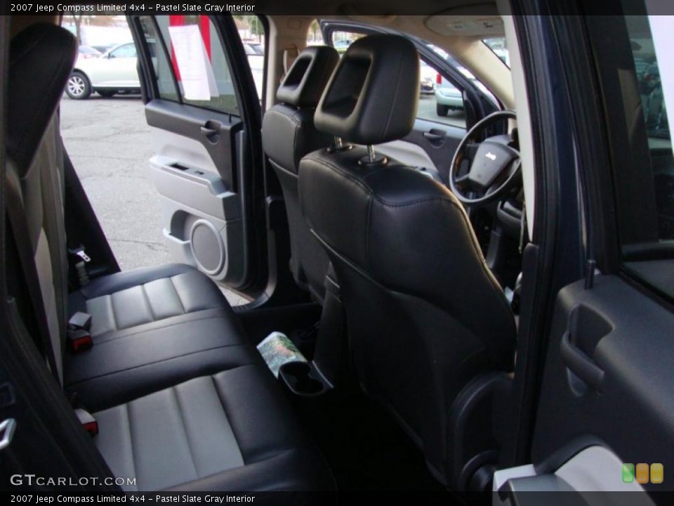 Pastel Slate Gray Interior Photo for the 2007 Jeep Compass Limited 4x4 #39337930