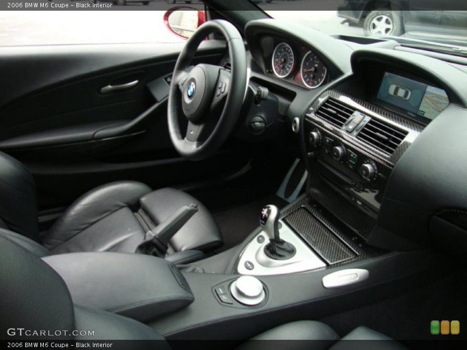 Black Interior Dashboard for the 2006 BMW M6 Coupe #39340956