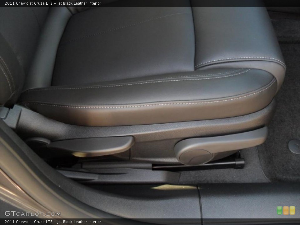Jet Black Leather Interior Photo for the 2011 Chevrolet Cruze LTZ #39342112