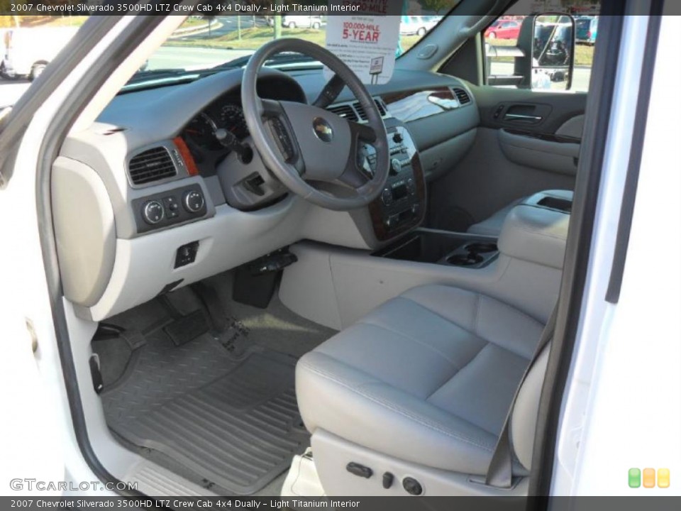 Light Titanium Interior Photo for the 2007 Chevrolet Silverado 3500HD LTZ Crew Cab 4x4 Dually #39343920