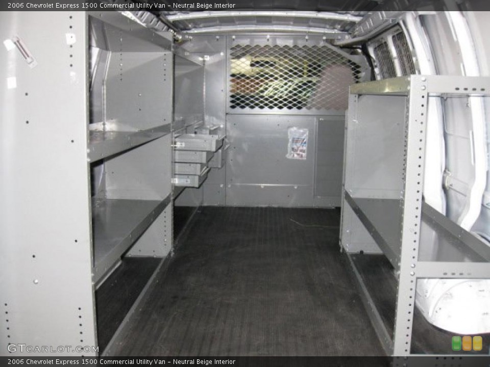 Neutral Beige Interior Photo for the 2006 Chevrolet Express 1500 Commercial Utility Van #39355124