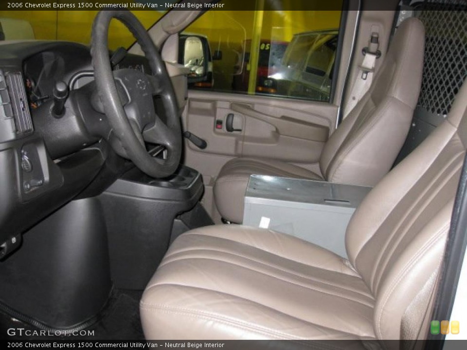 Neutral Beige Interior Photo for the 2006 Chevrolet Express 1500 Commercial Utility Van #39355172