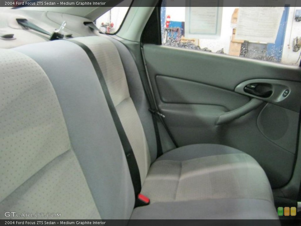 Medium Graphite Interior Photo for the 2004 Ford Focus ZTS Sedan #39365456