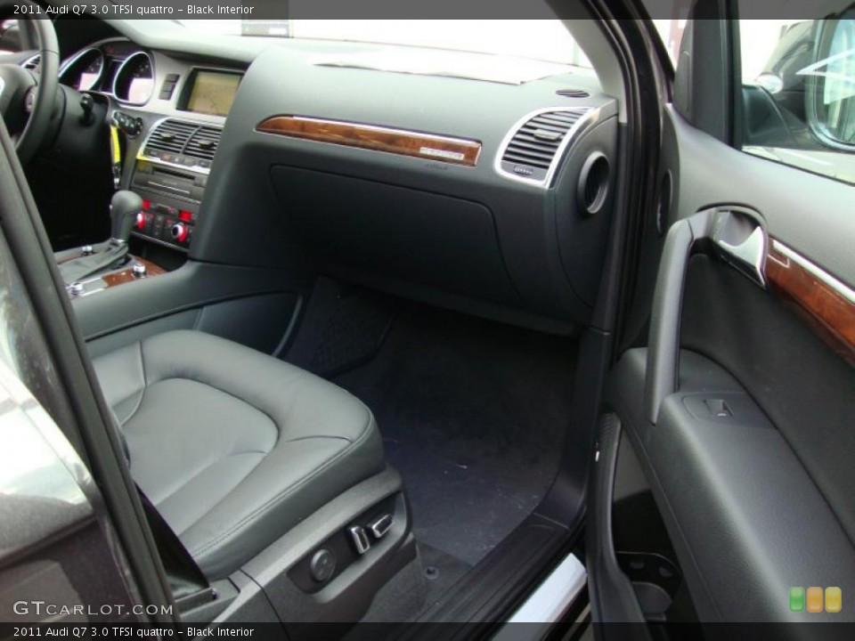 Black Interior Dashboard for the 2011 Audi Q7 3.0 TFSI quattro #39373058