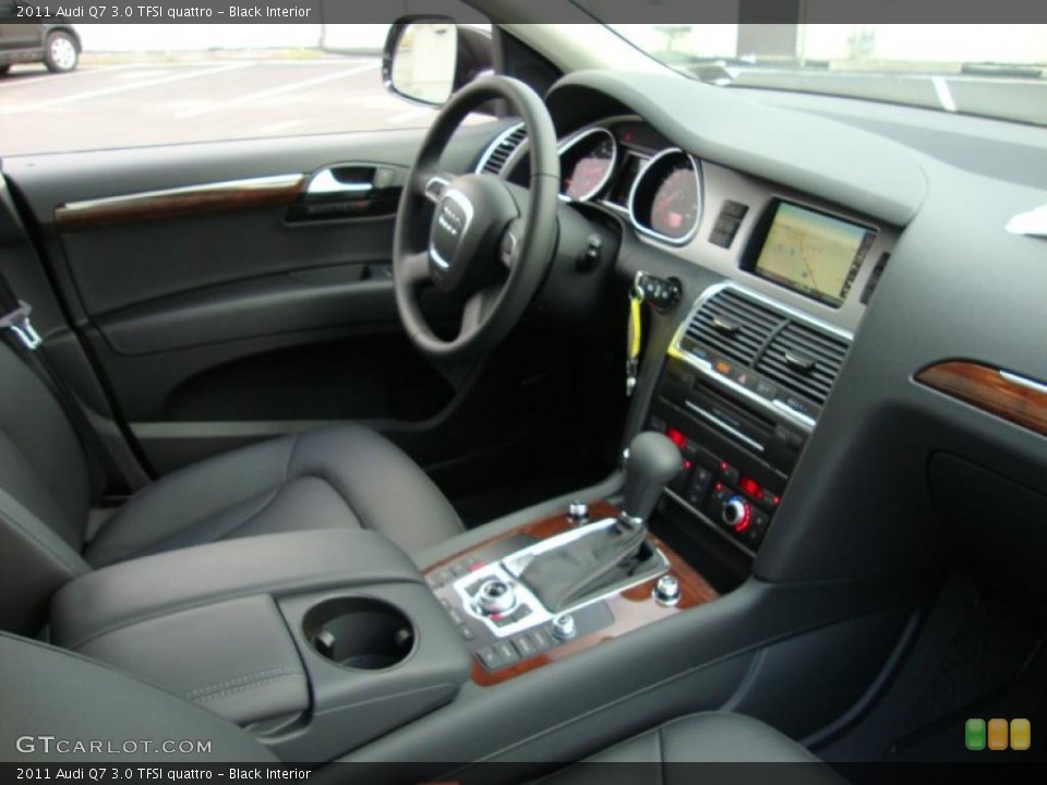 Black Interior Dashboard for the 2011 Audi Q7 3.0 TFSI quattro #39373074