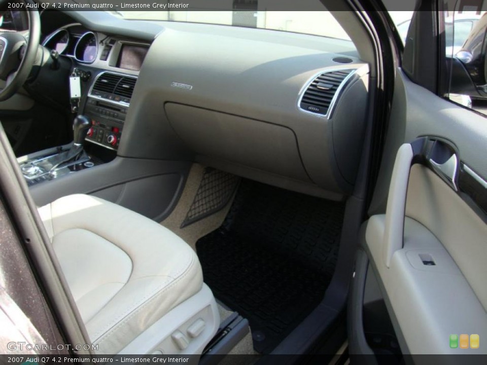 Limestone Grey Interior Dashboard for the 2007 Audi Q7 4.2 Premium quattro #39373674
