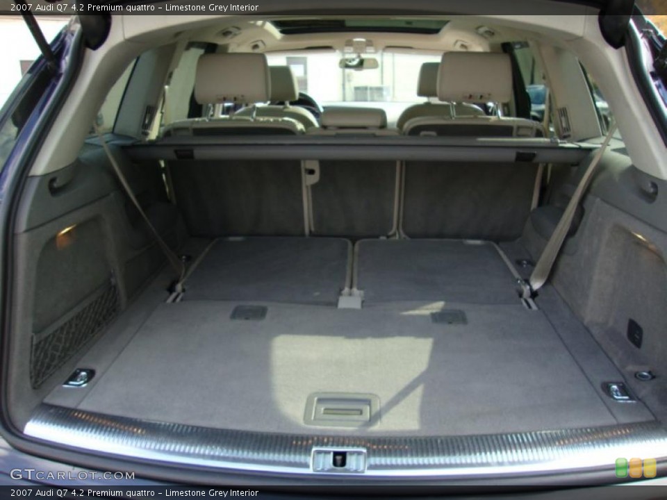 Limestone Grey Interior Trunk for the 2007 Audi Q7 4.2 Premium quattro #39373818