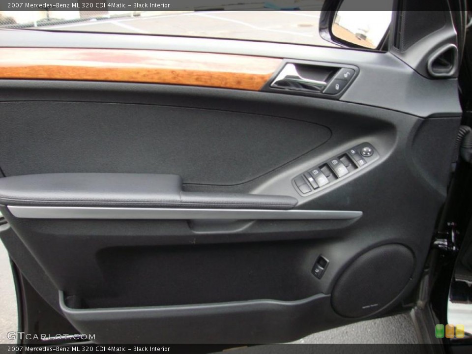 Black Interior Door Panel for the 2007 Mercedes-Benz ML 320 CDI 4Matic #39375438