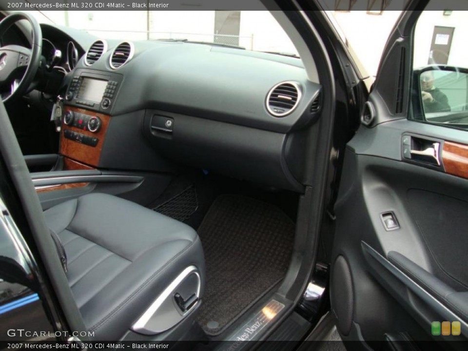 Black Interior Photo for the 2007 Mercedes-Benz ML 320 CDI 4Matic #39375514