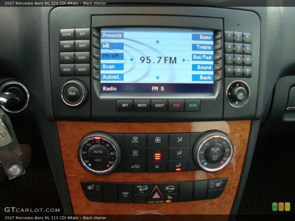 Black Interior Controls for the 2007 Mercedes-Benz ML 320 CDI 4Matic #39375790