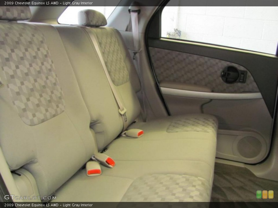 Light Gray Interior Photo for the 2009 Chevrolet Equinox LS AWD #39376286