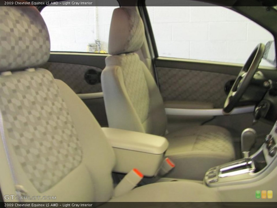 Light Gray Interior Photo for the 2009 Chevrolet Equinox LS AWD #39376302