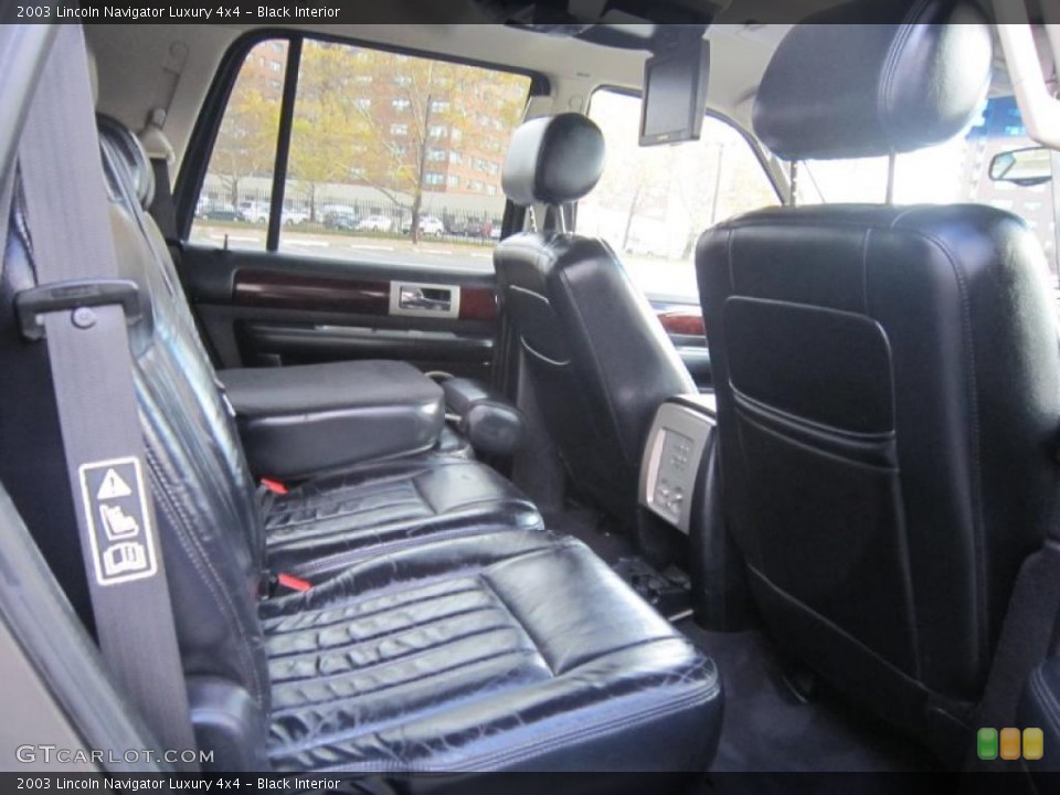 Black Interior Photo for the 2003 Lincoln Navigator Luxury 4x4 #39383897